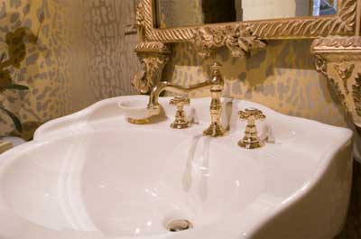 powder room - lovely porcelain basin and faucets.