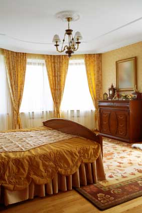 Traditional bedroom curtains